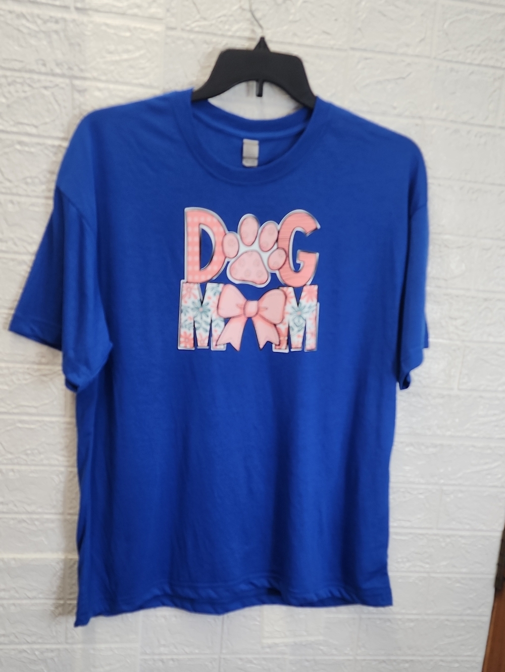 Dog Mom Graphic T-Shirt in Royal Blue - Pink Paw Design